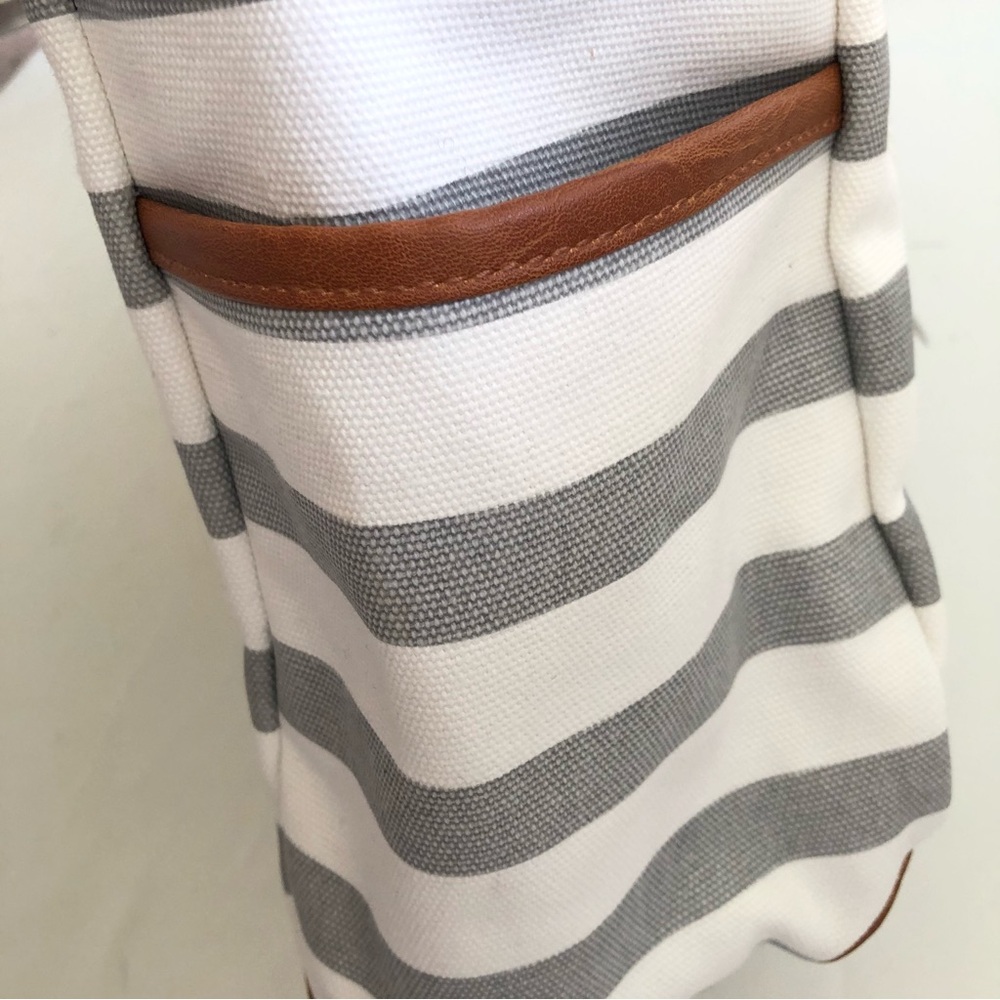 NWOT Pottery Barn Diaper Bag W/Changing Pad - Picture 3 of 16
